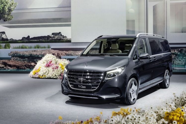 Mercedes-Benz V-Class Vans Get Revitalized before Full EV Era