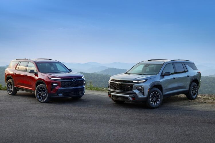 View Interior and Exterior Photos of the 2024 Chevrolet Traverse