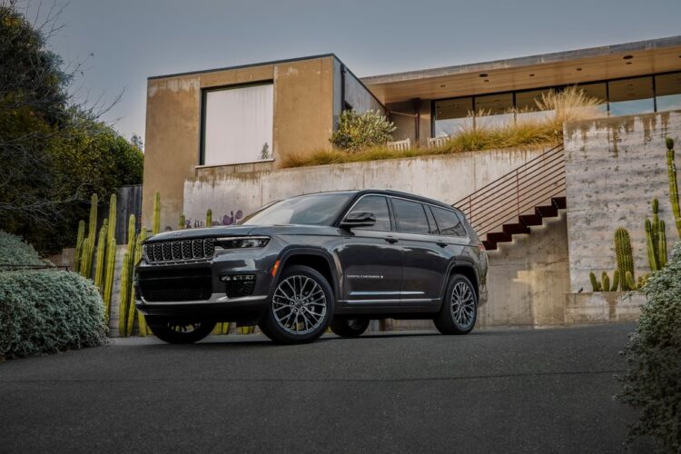 2024 Jeep Grand Cherokee L Can No Longer Be Optioned with a V-8