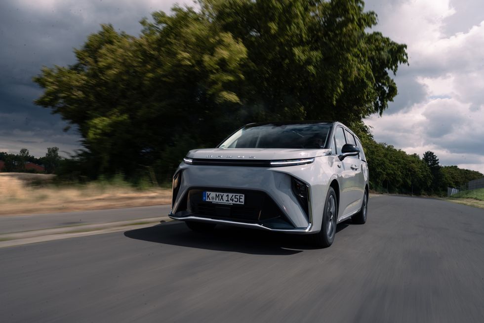 SAIC Maxus MIFA 9 Is a Unique Take on EV Luxury