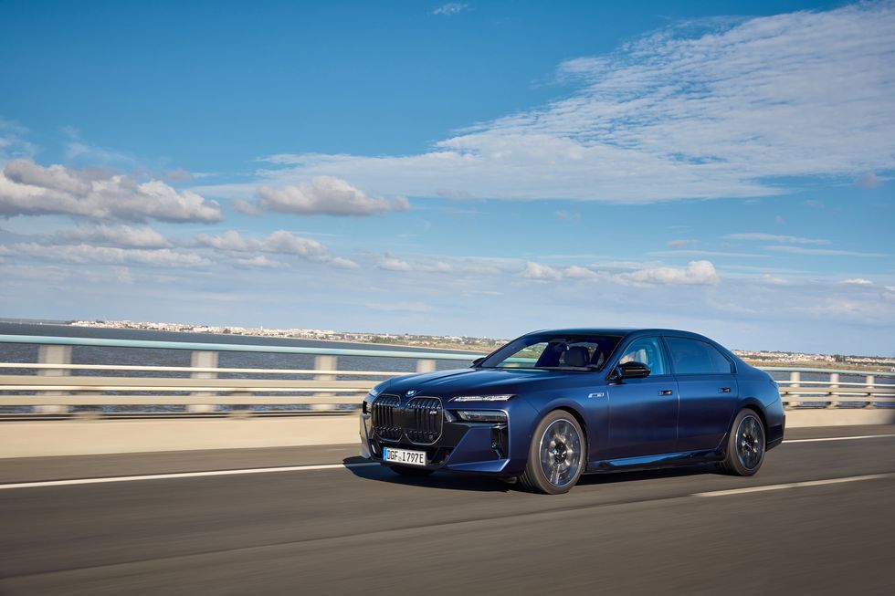 2024 BMW i7 M70 xDrive Puts Some More Pep in the i7’s Step