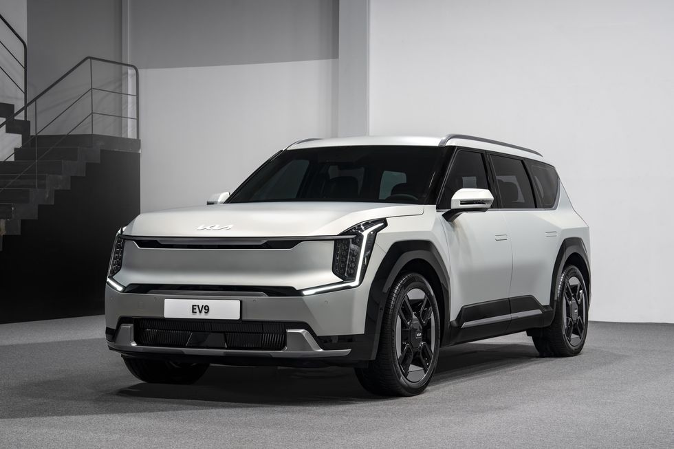 Kia’s Tom Kearns Defends the Design of the EV9