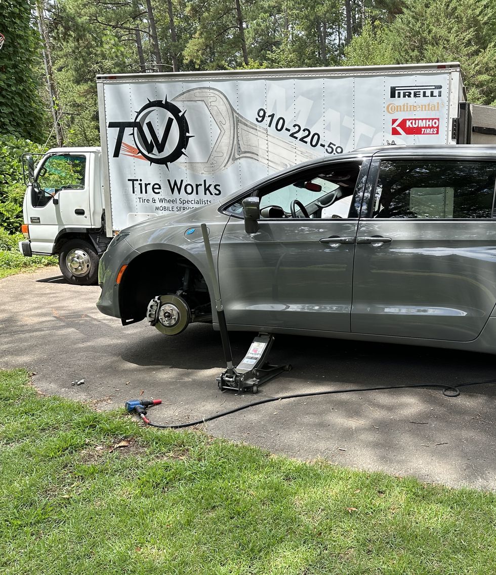 Ezra Dyer: I Tried Mobile Tire Installation, and It Rules