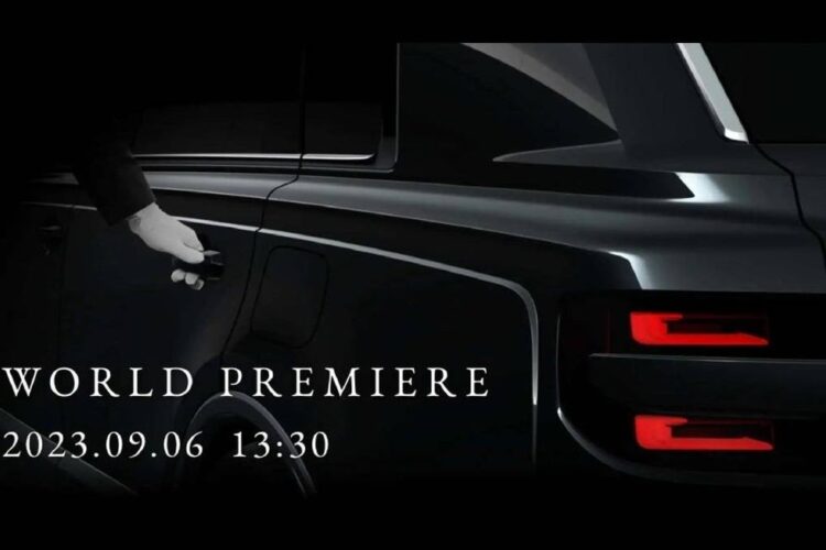 Toyota Century Chauffeur-Ready V-8 Hybrid to Be Revealed Sept. 6