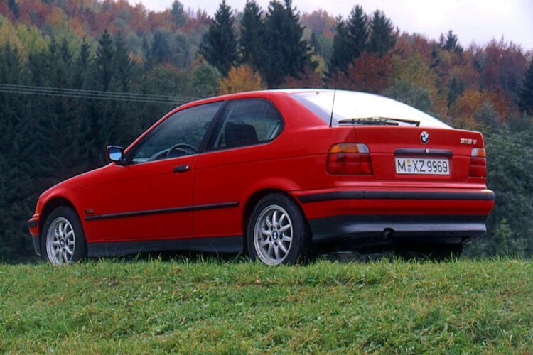 View Photos of the 1995 BMW 318ti