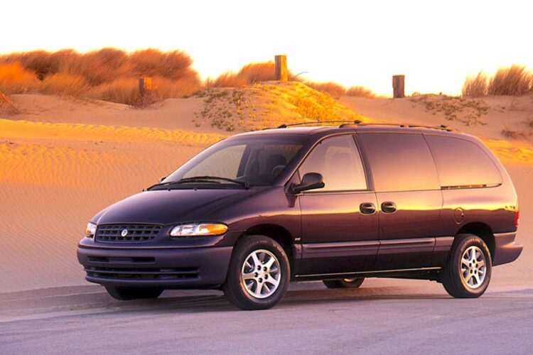 View Photos of the 1996 Chrysler Minivans