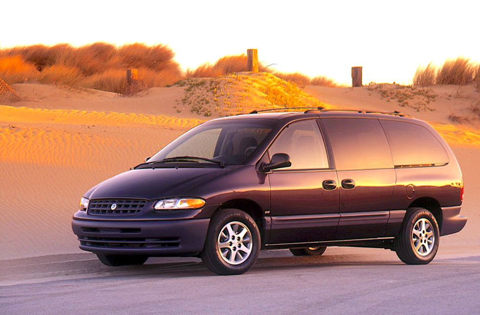 View Photos of the 1996 Chrysler Minivans