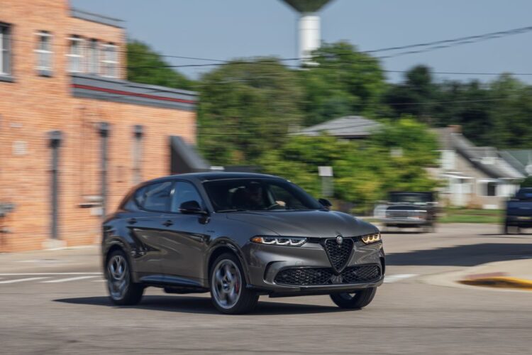View Photos of the 2024 Alfa Romeo Tonale