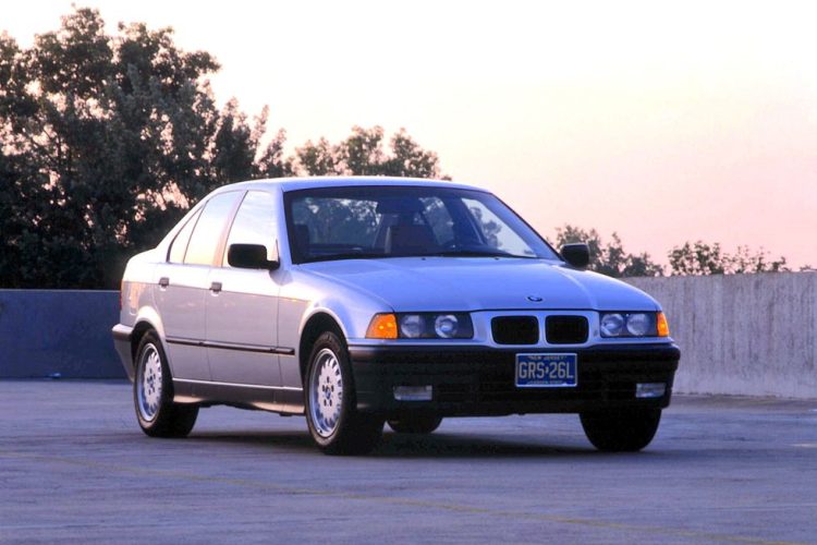 View Photos of the 1992 BMW 325i