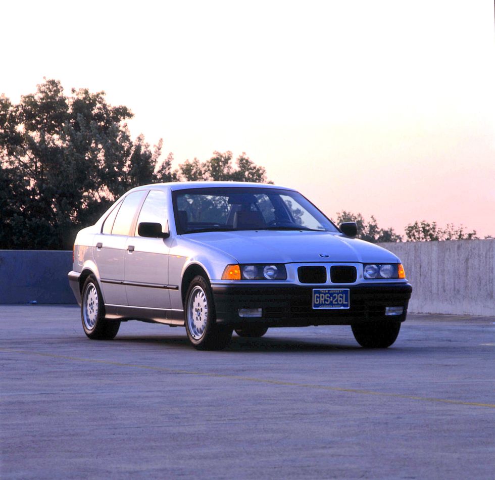 View Photos of the 1992 BMW 325i