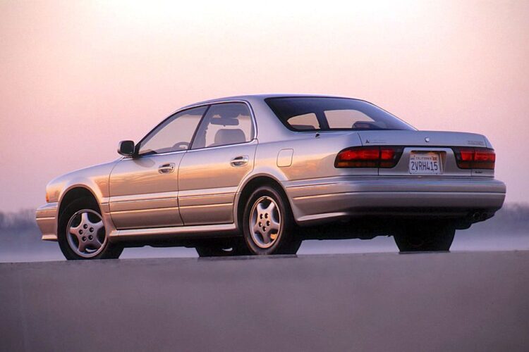 View Photos of the 1991 Mitsubishi Diamante