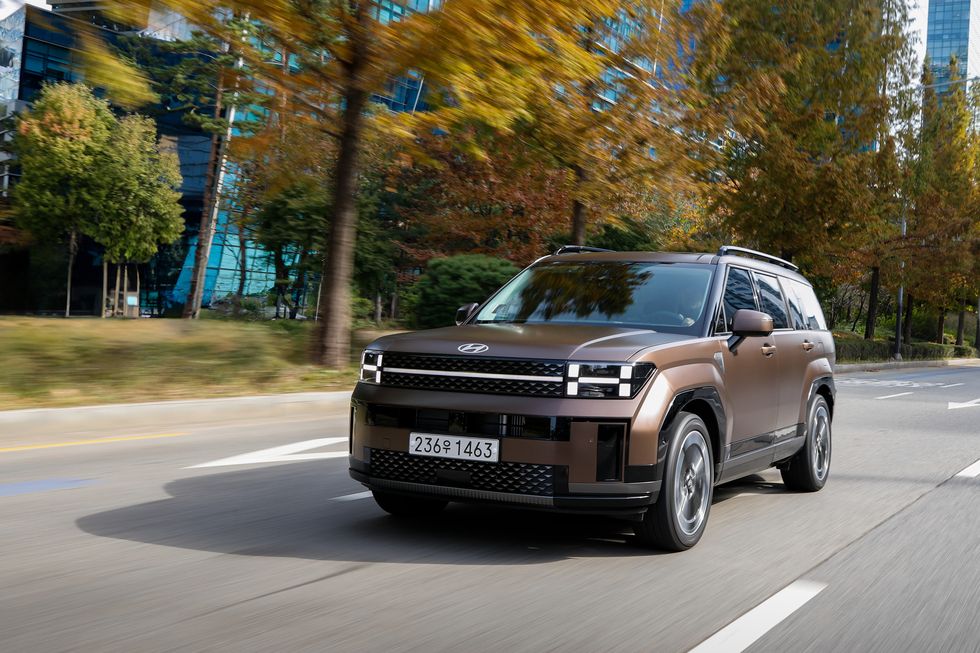 2024 Hyundai Santa Fe Is a Head-Turner with Lots More Space Inside