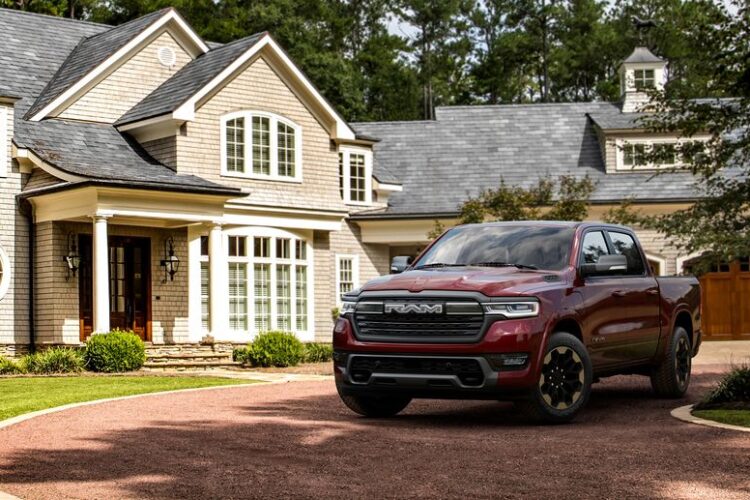 2025 Ram 1500 Ramcharger Avoids the Range Anxiety of EV Trucks