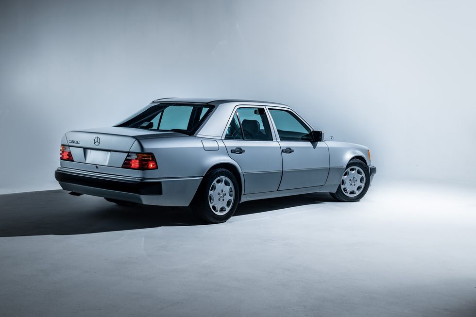 View Photos of the 1992 Mercedes-Benz 500E
