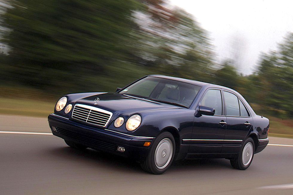 1996 Mercedes-Benz E320 Is Supremely Inoffensive