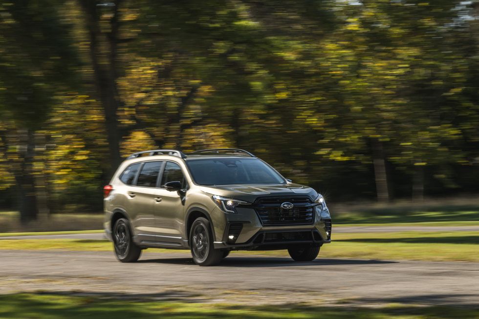 View Photos of the 2023 Subaru Ascent Onyx Edition Limited