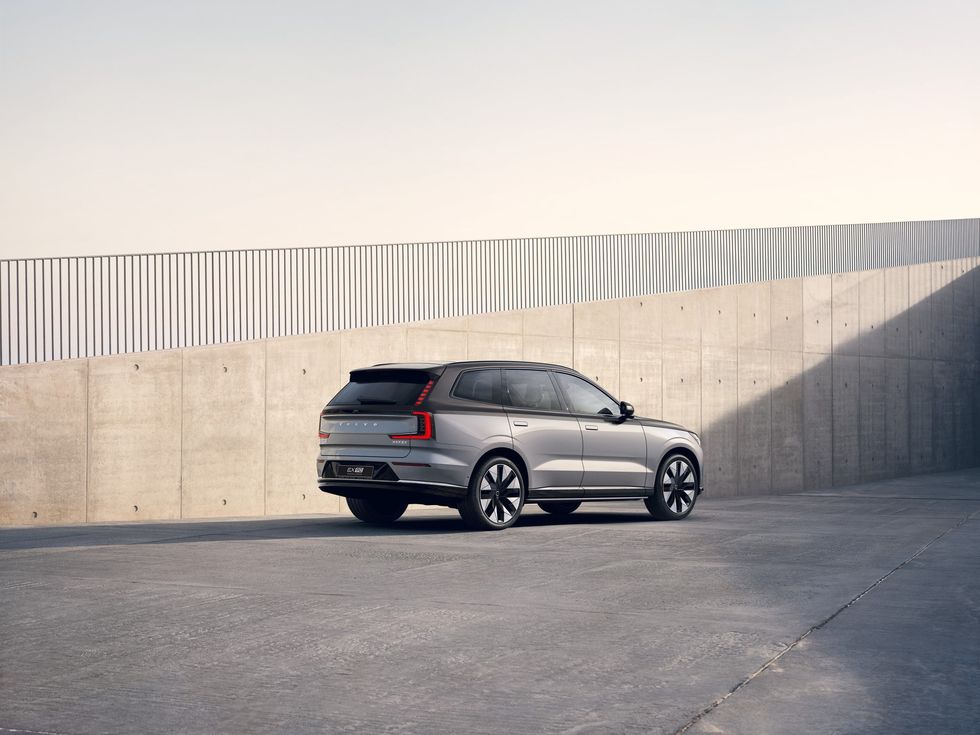 Volvo EX90 Excellence Has Four Seats, Two-Tone Paint, and One Champagne Fridge