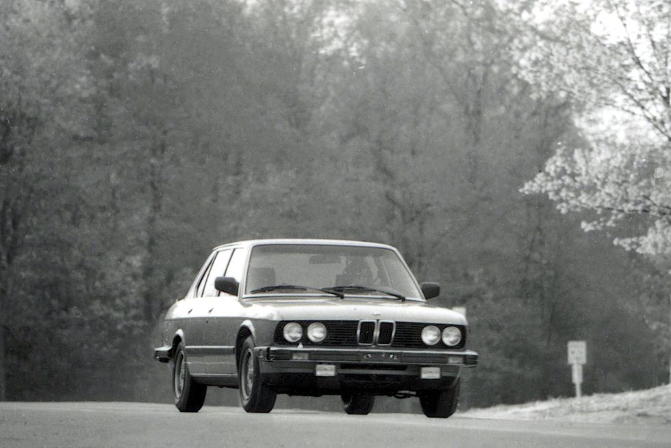 1985 BMW 524td Picks Up a Snail