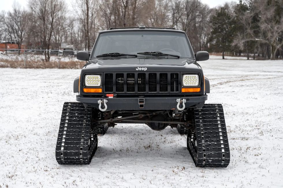 This 2001 Jeep Cherokee on Bring a Trailer Is Ready for the Snowpocalypse