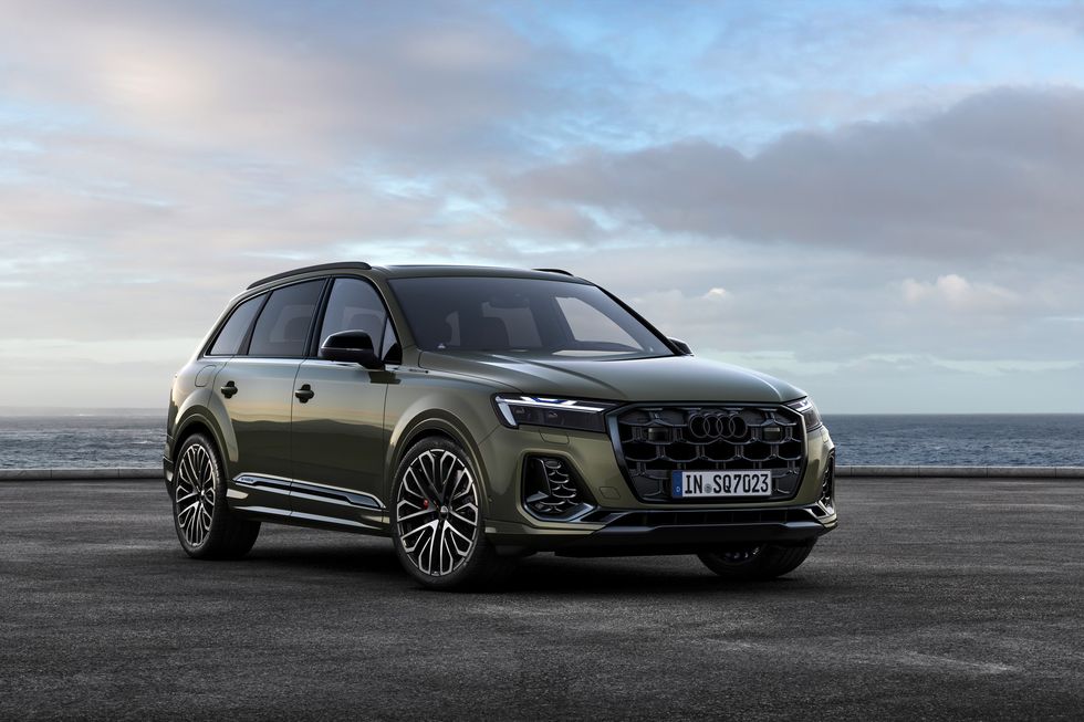 View Photos of the 2025 Audi SQ7