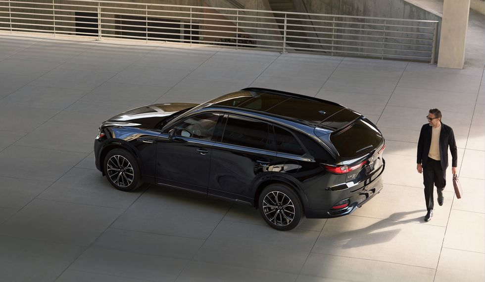 View Photos of the 2025 Mazda CX-70
