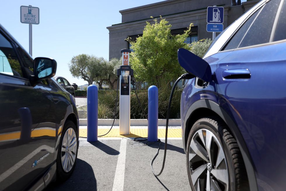 U.S. to Expand EV Charging Network, Aiming for 500K Public Chargers by 2030