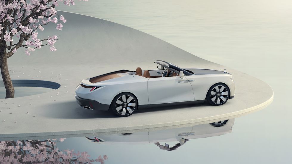 Rolls-Royce Arcadia Droptail Is a Roadster That Makes You Say ‘Wow’