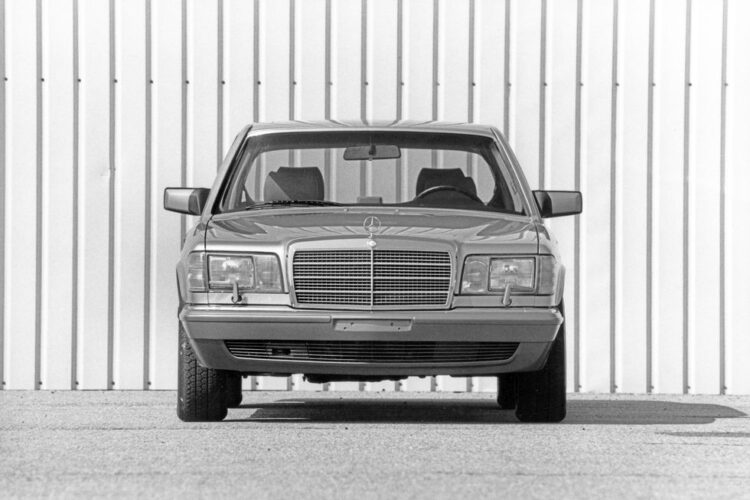 1987 Mercedes-Benz 560SEL Remains the Standard-Bearer