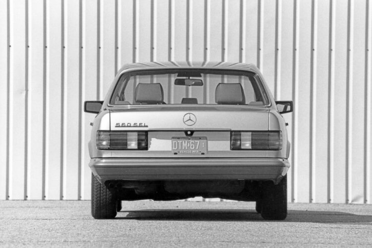 View Photos of the 1987 Mercedes-Benz 560SEL
