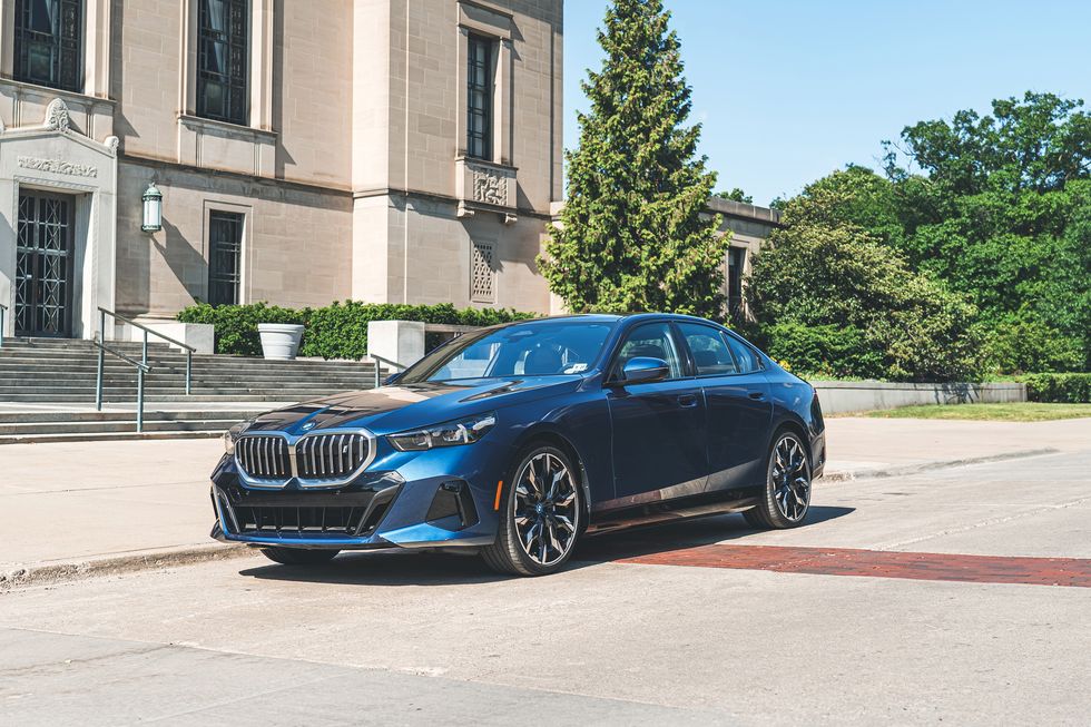 View Photos of the 2024 BMW i5 eDrive40