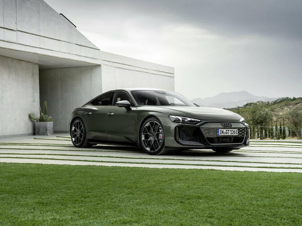 2025 Audi e-tron GT Gets a Makeover, Now Makes up to 912 HP