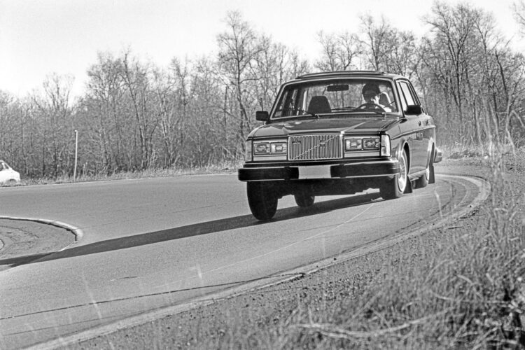 View Photos of the 1980 Volvo GL