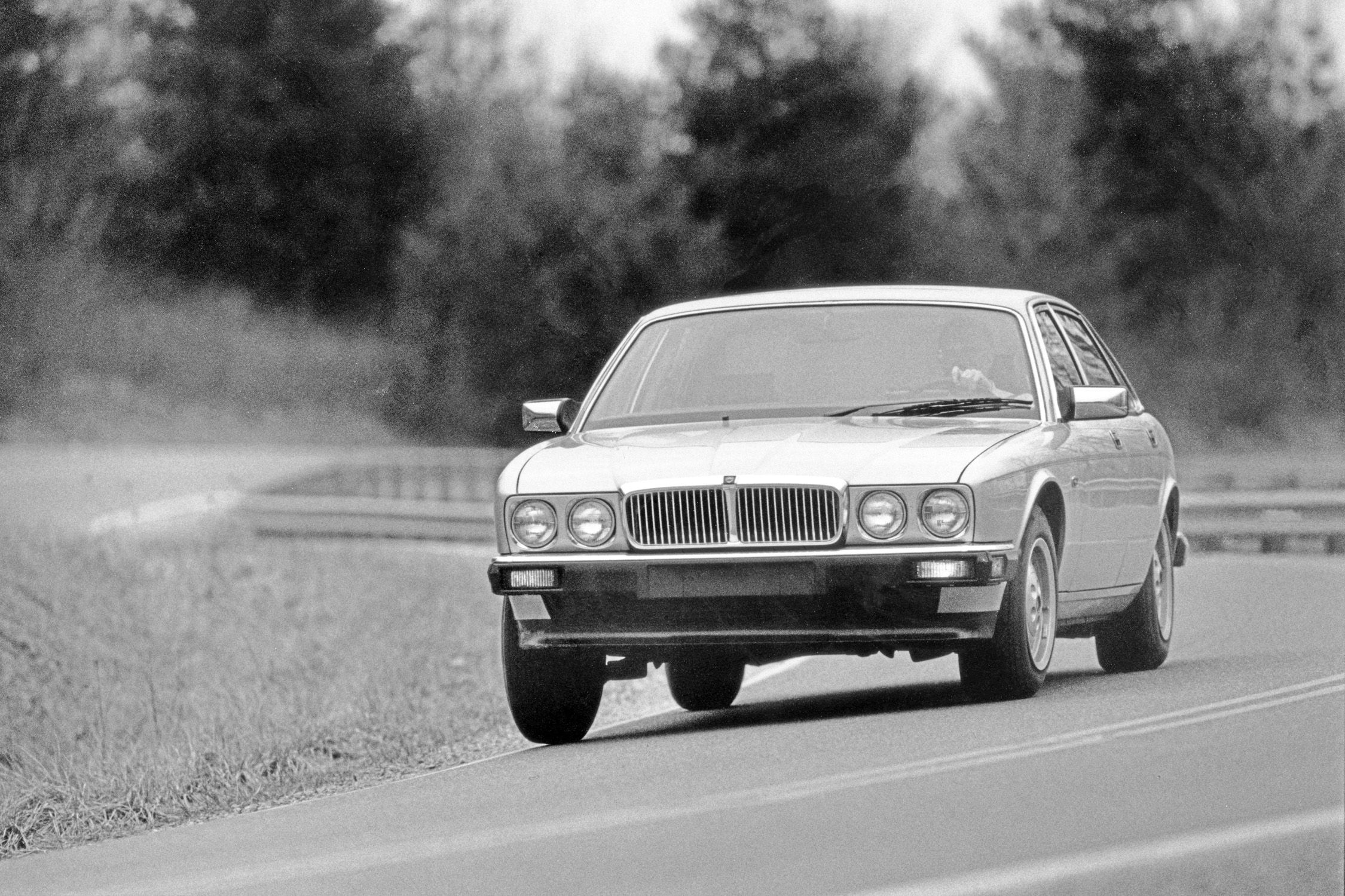 View Photos of the 1987 Jaguar XJ6