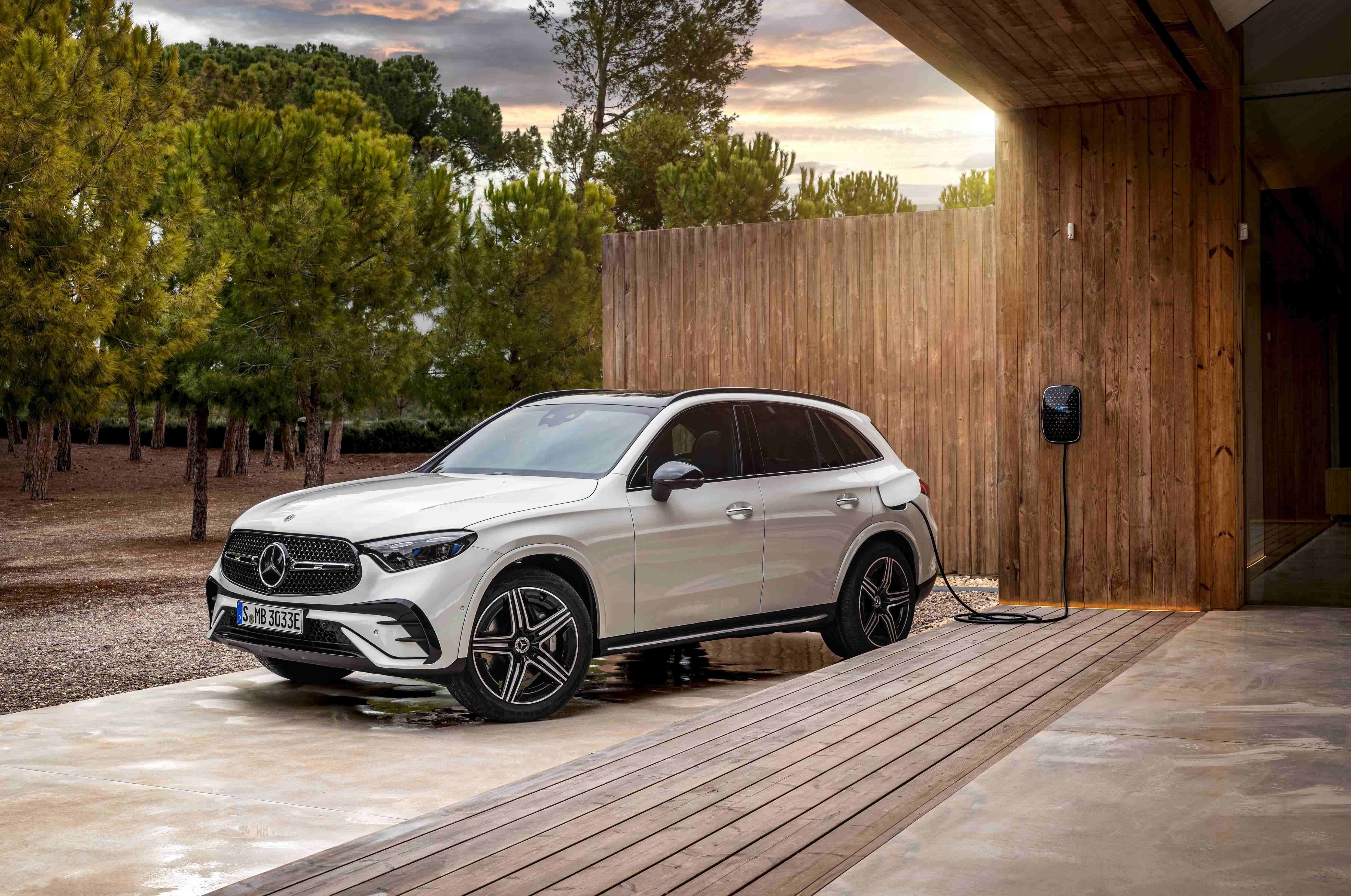 2025 Mercedes-Benz GLC350e Plug-In Hybrid Has a 54-Mile Range