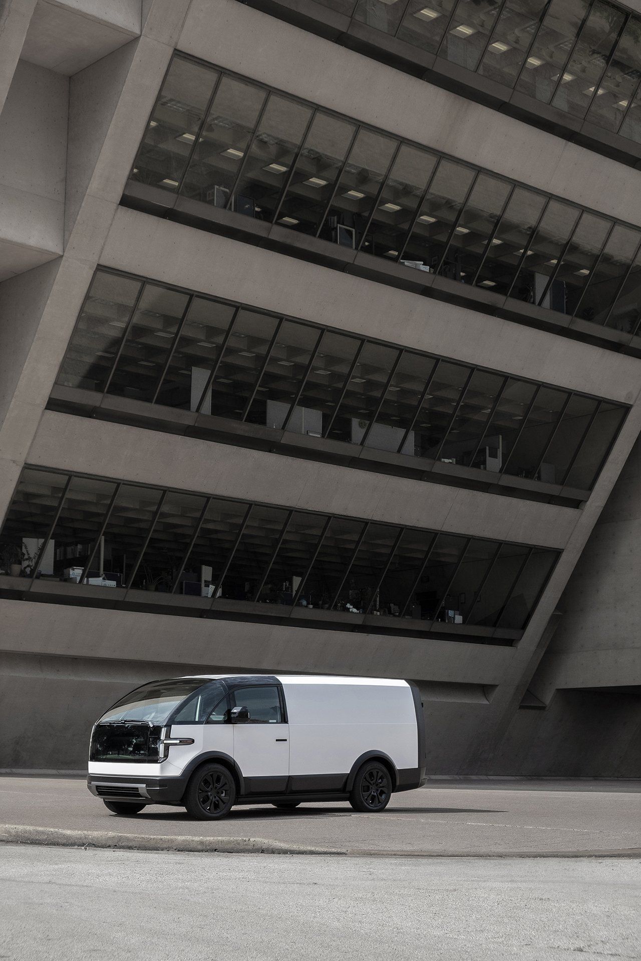 EV Startup Canoo Moves HQ from California to Texas as Another Executive Exits
