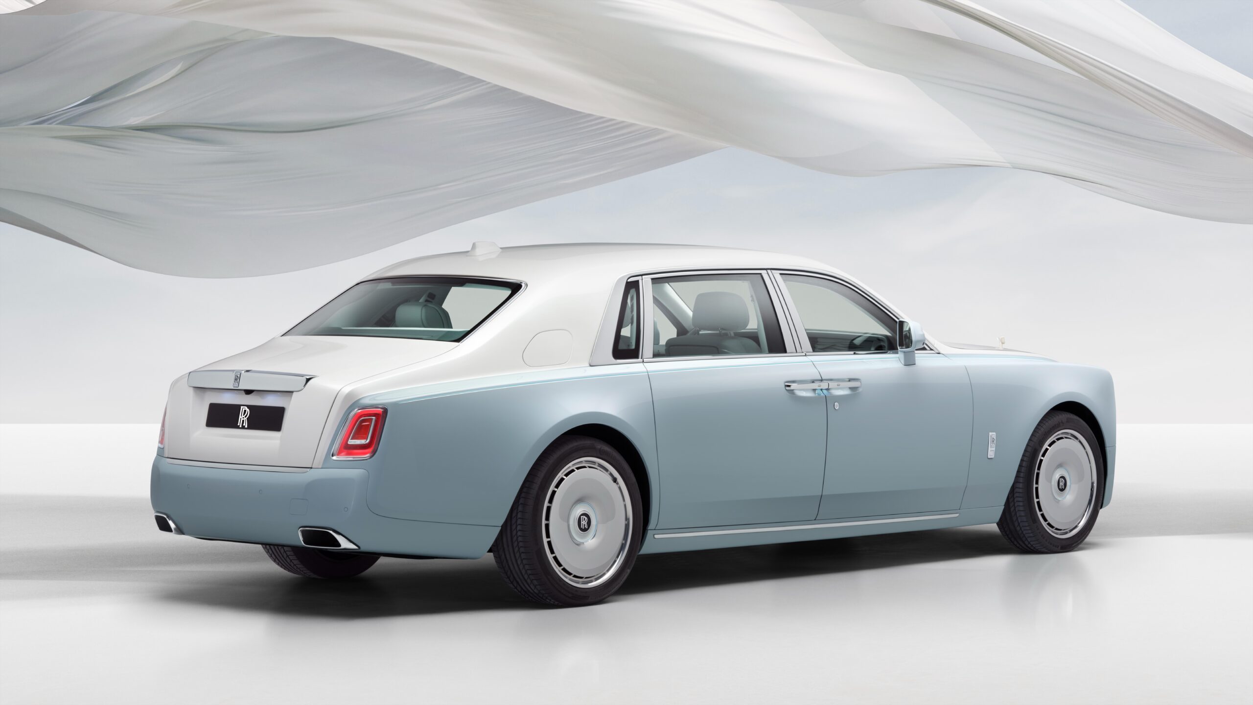 View Photos of the 2025 Rolls-Royce Phantom Scintilla