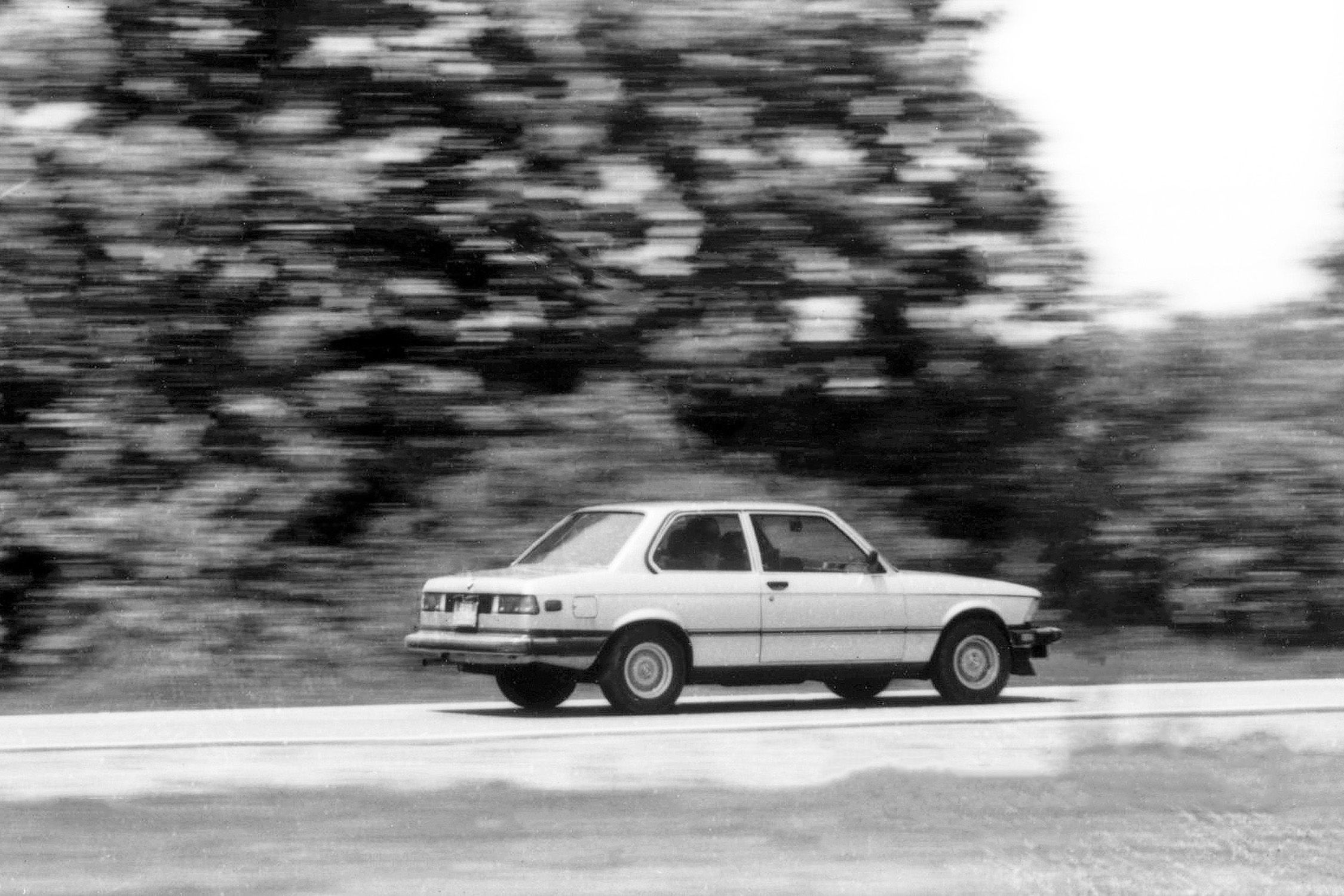 View Photos of the 1981 BMW 320iS