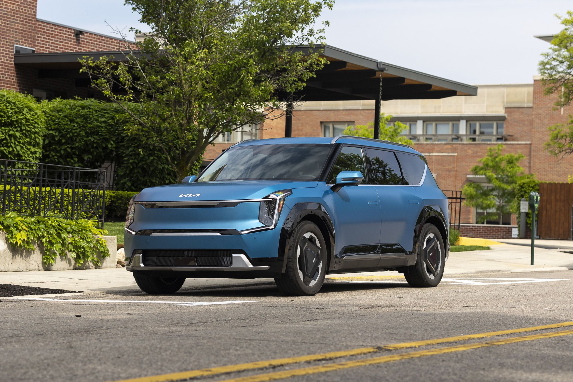 Kia Will Give Free NACS Charging Adapters to Certain EV Customers