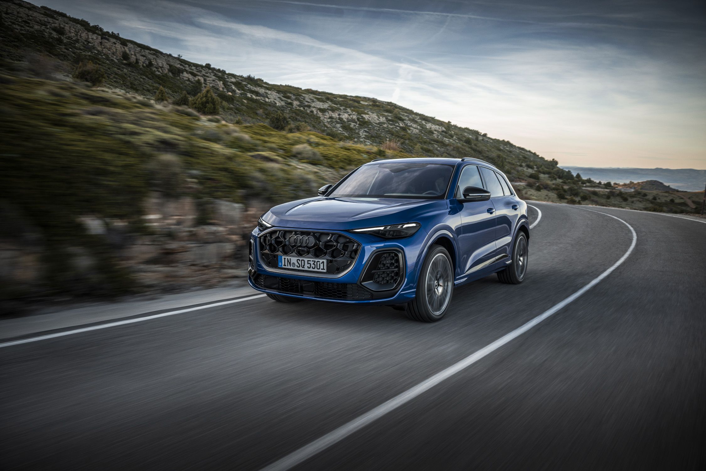 View Photos of the 2025 Audi SQ5