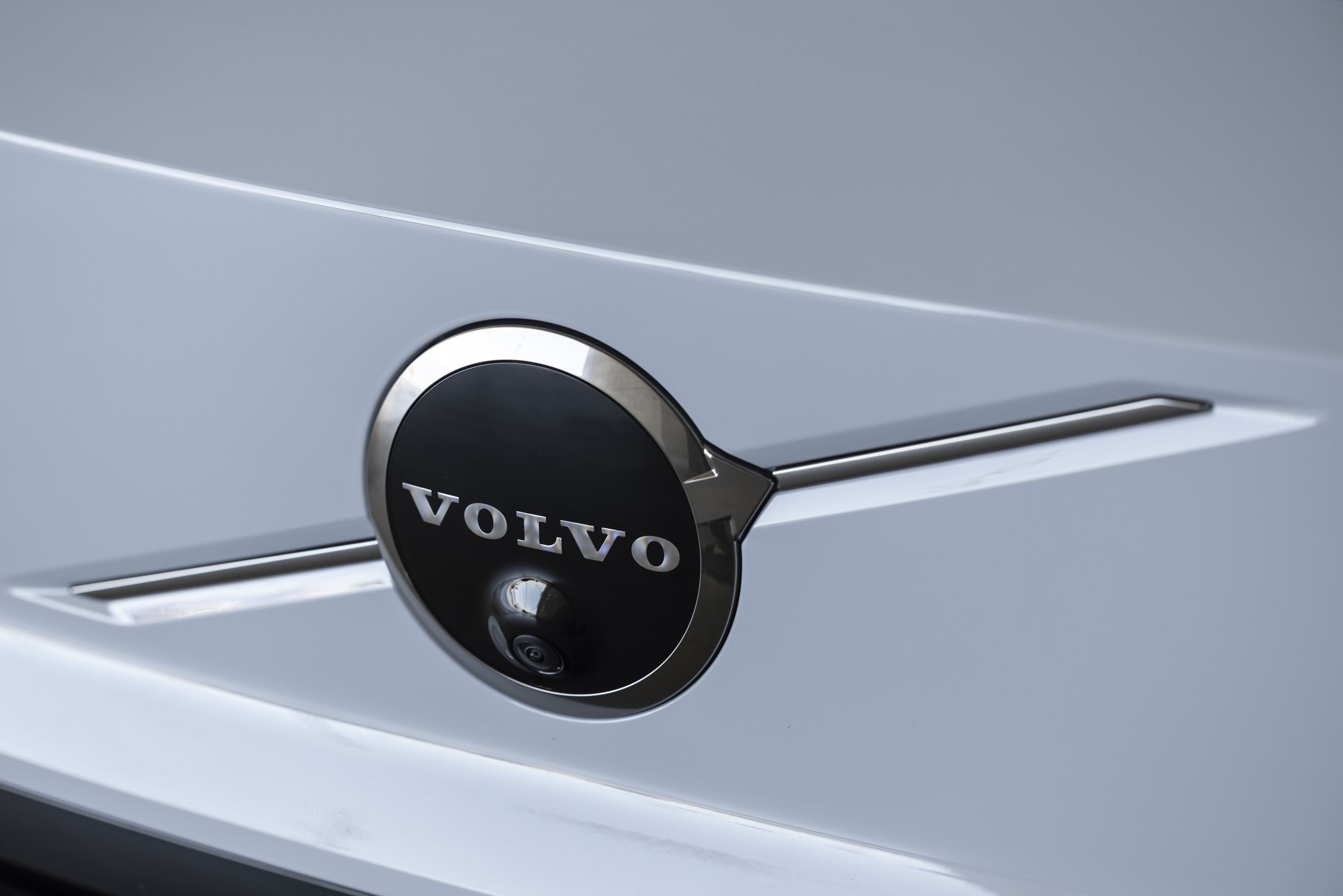 Volvo Backtracks on EV Goals but Teases ES90 Electric Sedan