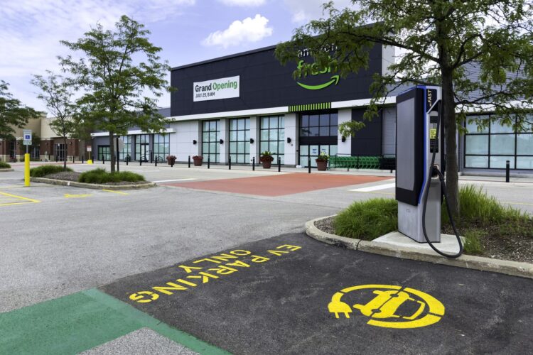 MIT Study Suggests that EV Charging Stations Boost Nearby Businesses