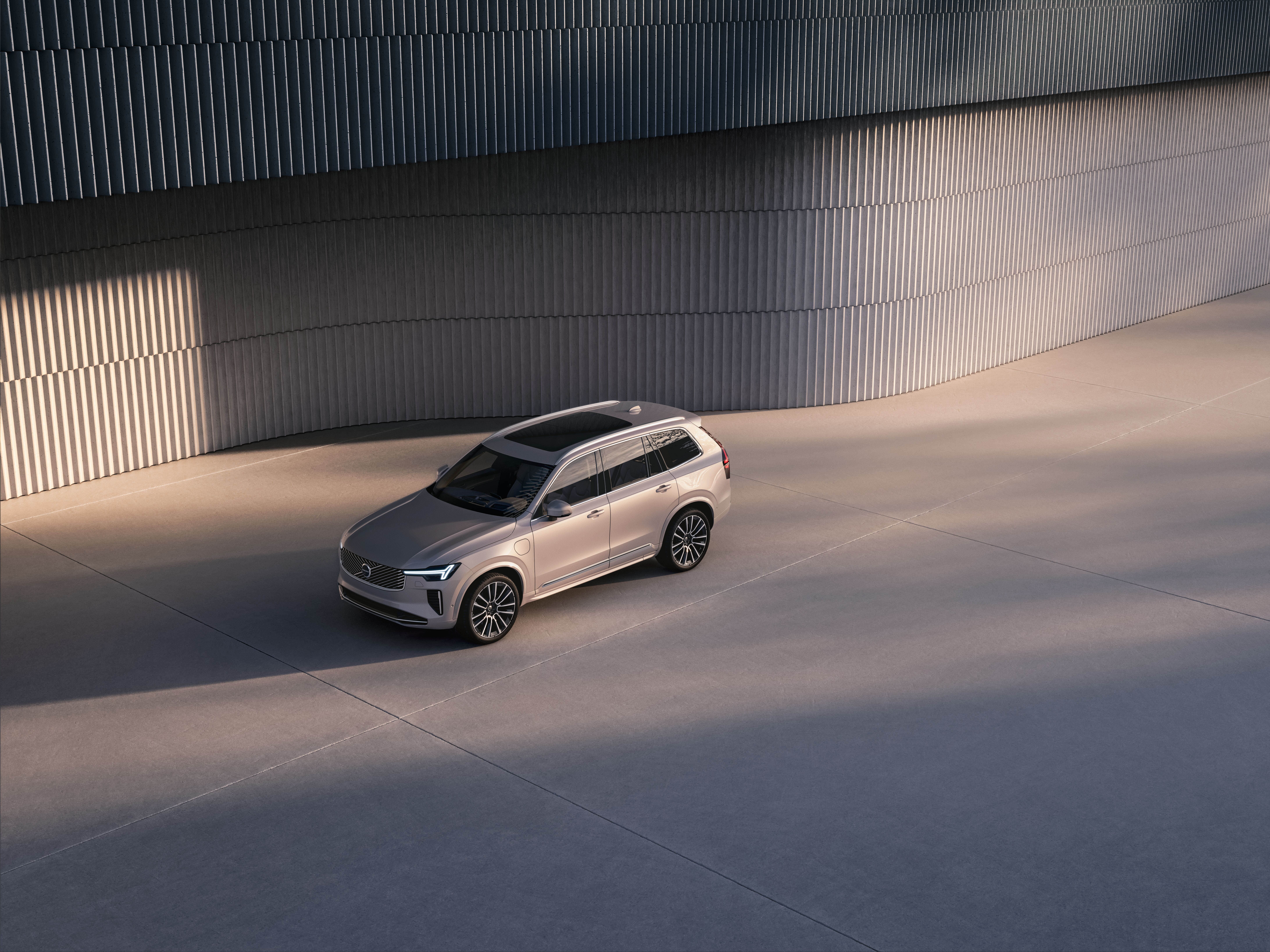 2025 Volvo XC90 Is a Gorgeous Evolution of the Familiar SUV