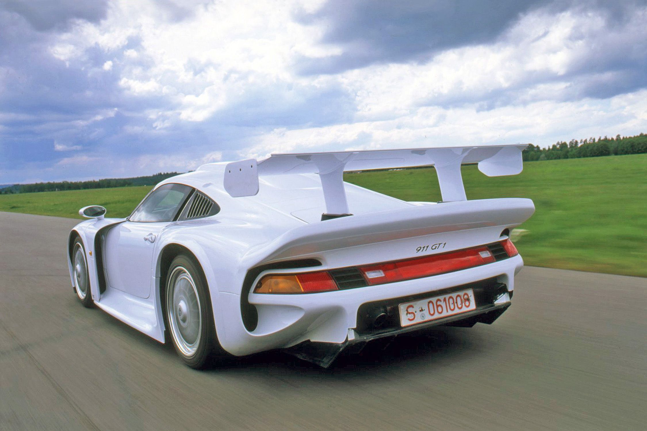 1997 Porsche 911GT1 Is Literally a Race Car for the Road