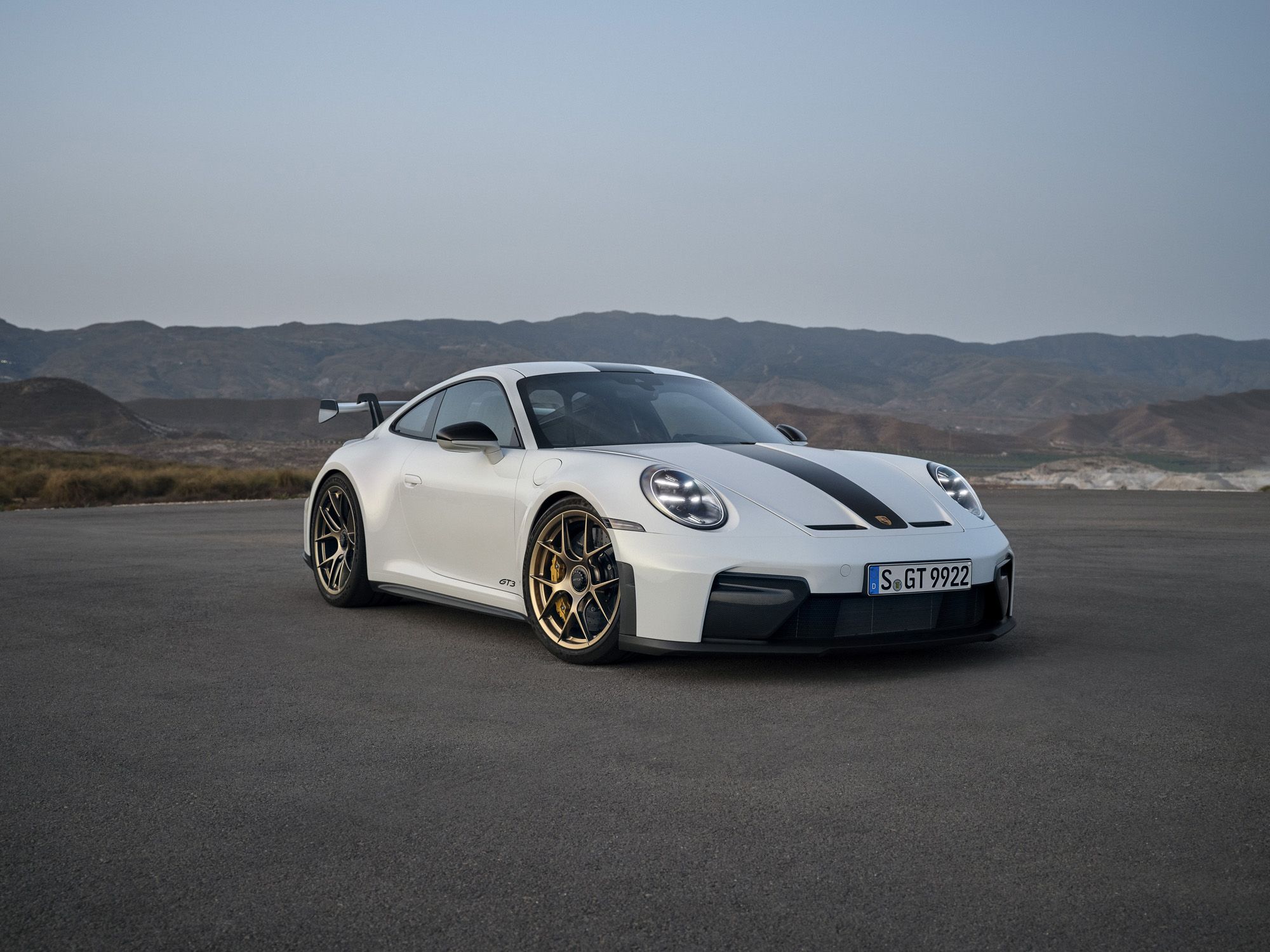 View Photos of the 2025 Porsche 911 GT3