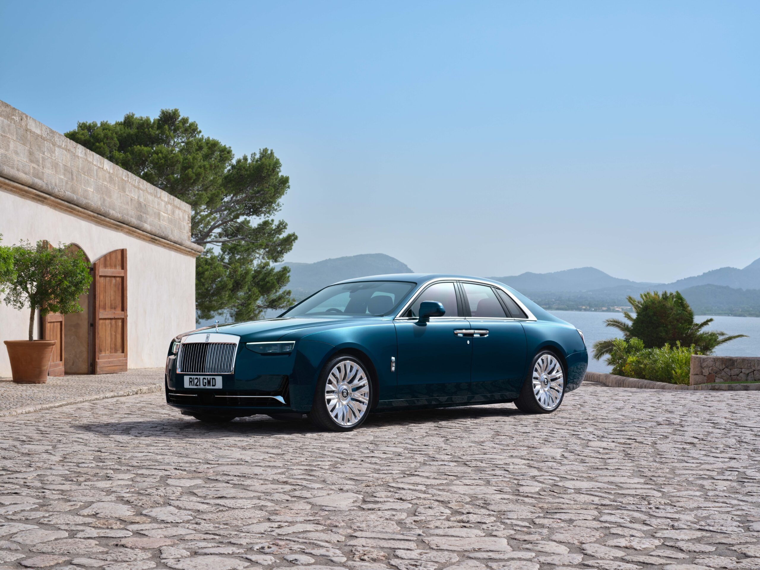 2025 Rolls-Royce Ghost Series II Is Somehow Even Fancier Than Before