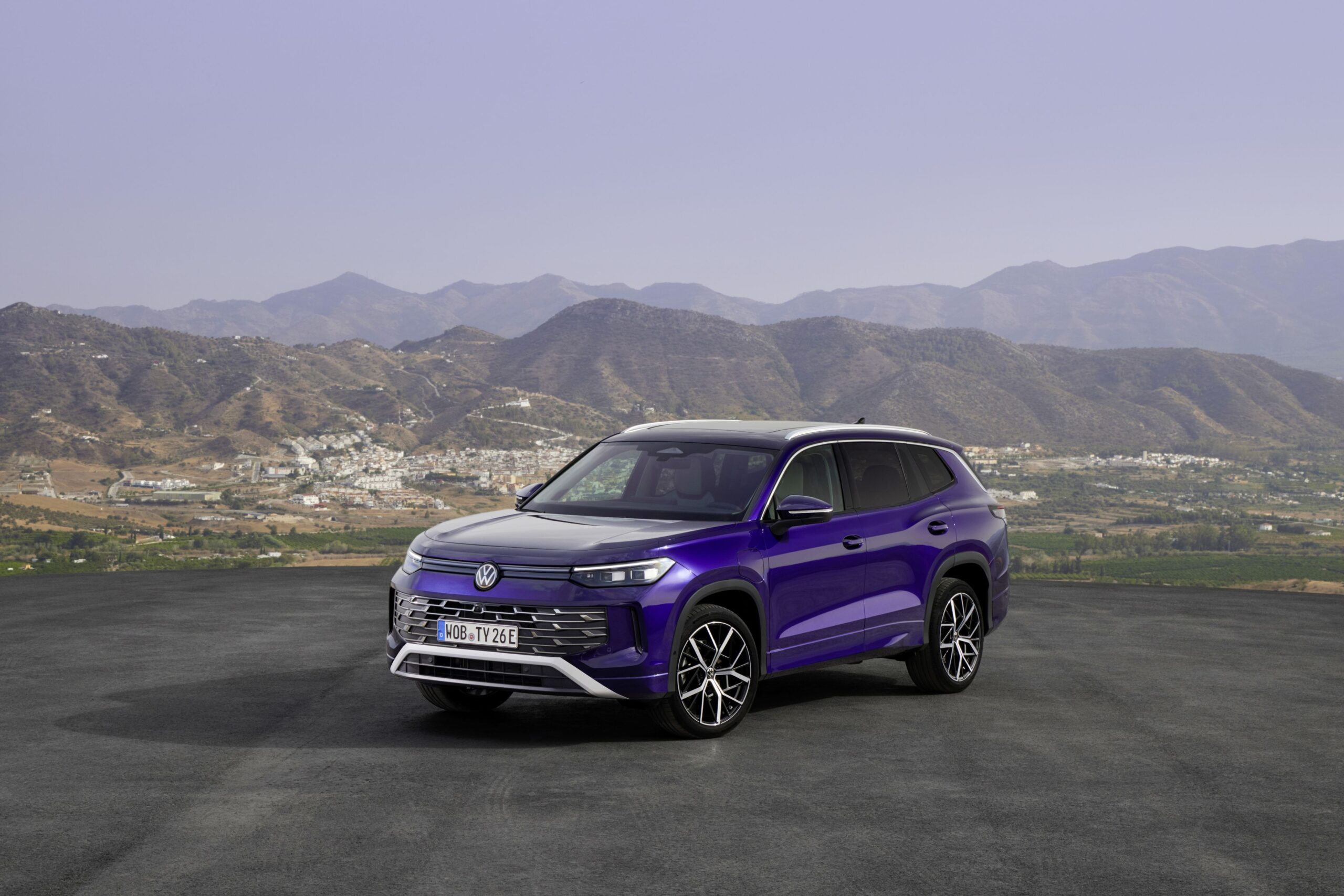 Europe’s VW Tayron Previews the Upcoming U.S. Tiguan Three-Row SUV