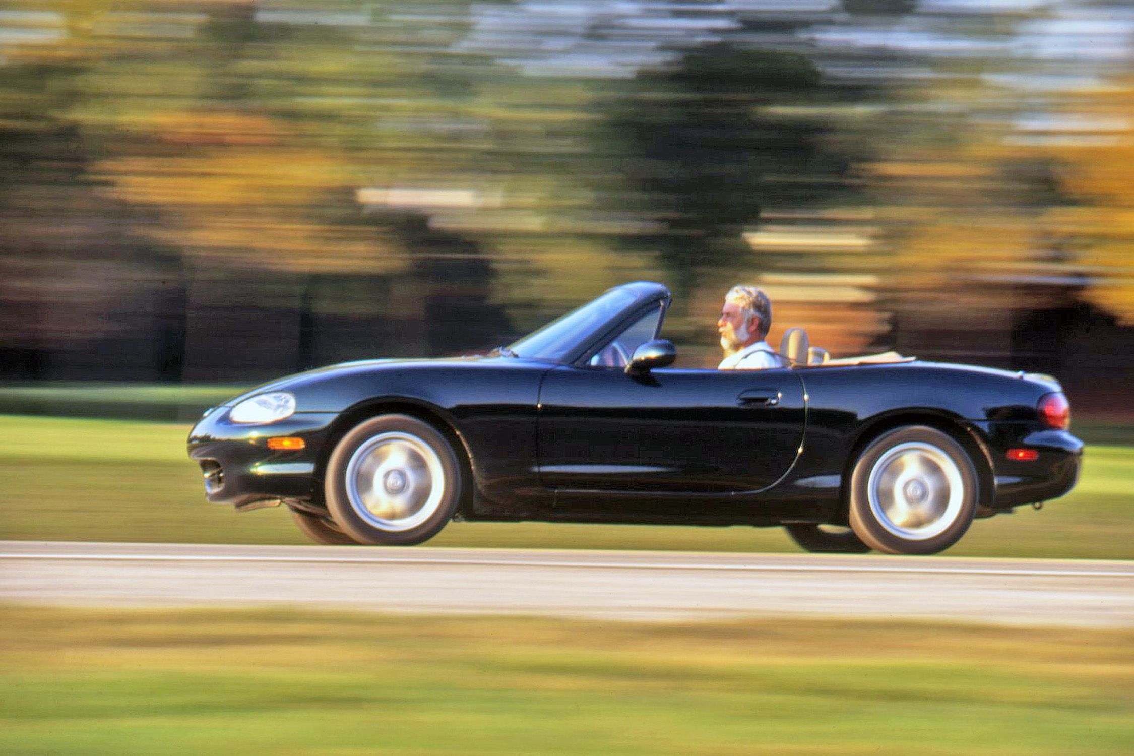 View Photos of the 1998 Mazda Miata