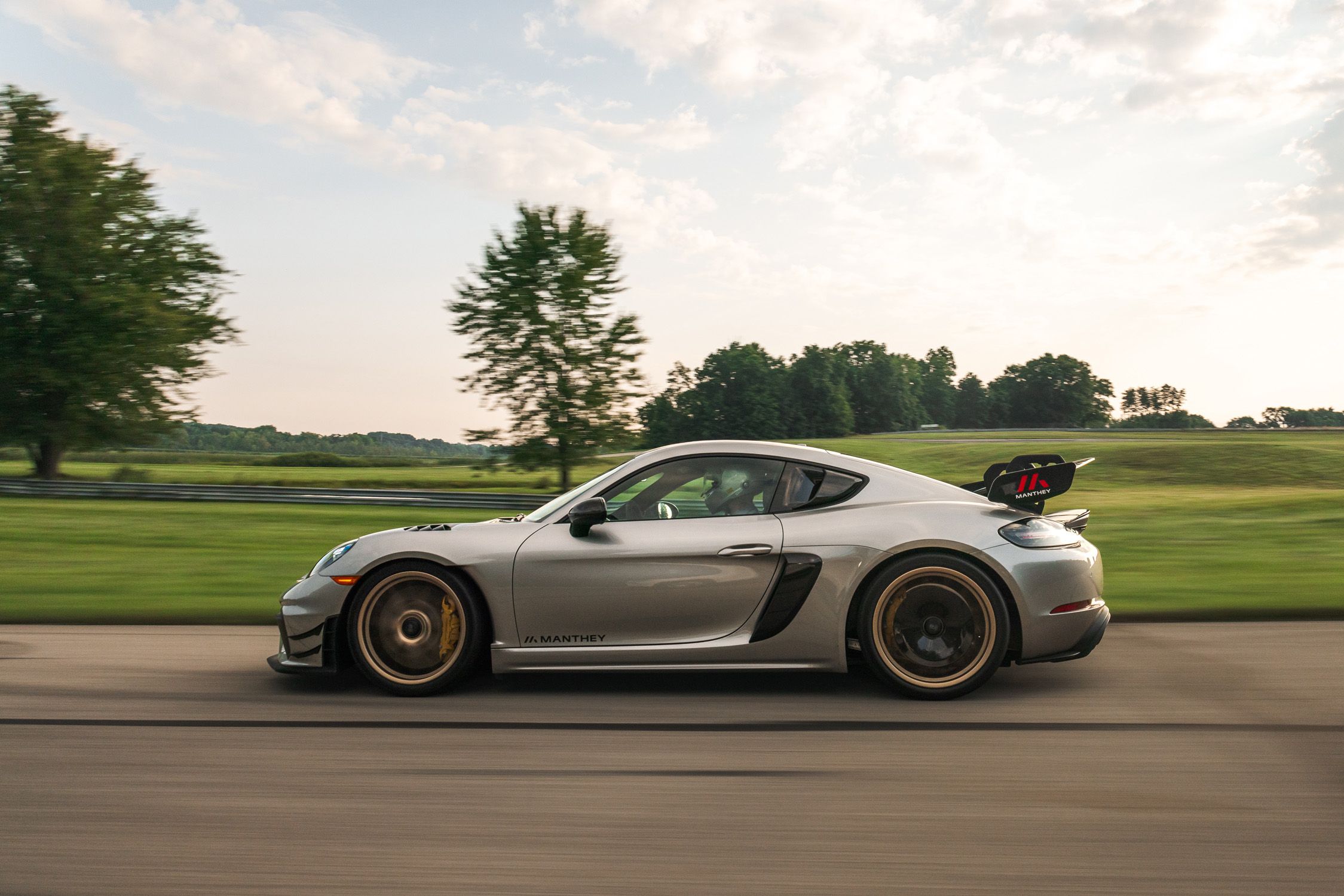 Porsche 718 Cayman GT4 RS Manthey Racing Tested: Man-o’-War