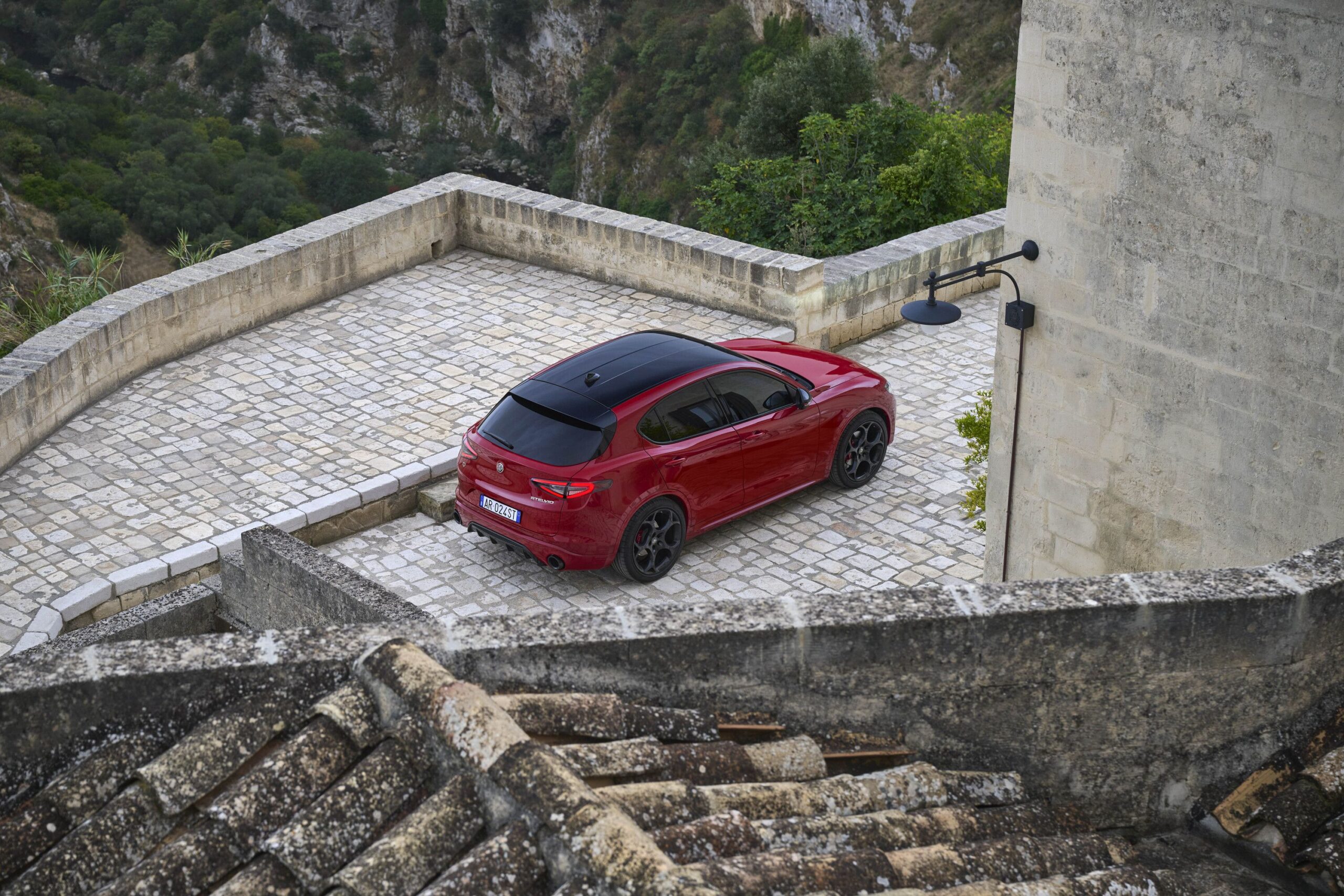 View Interior and Exterior Photos of the 2025 Alfa Romeo Stelvio Tributo Italiano Special Series
