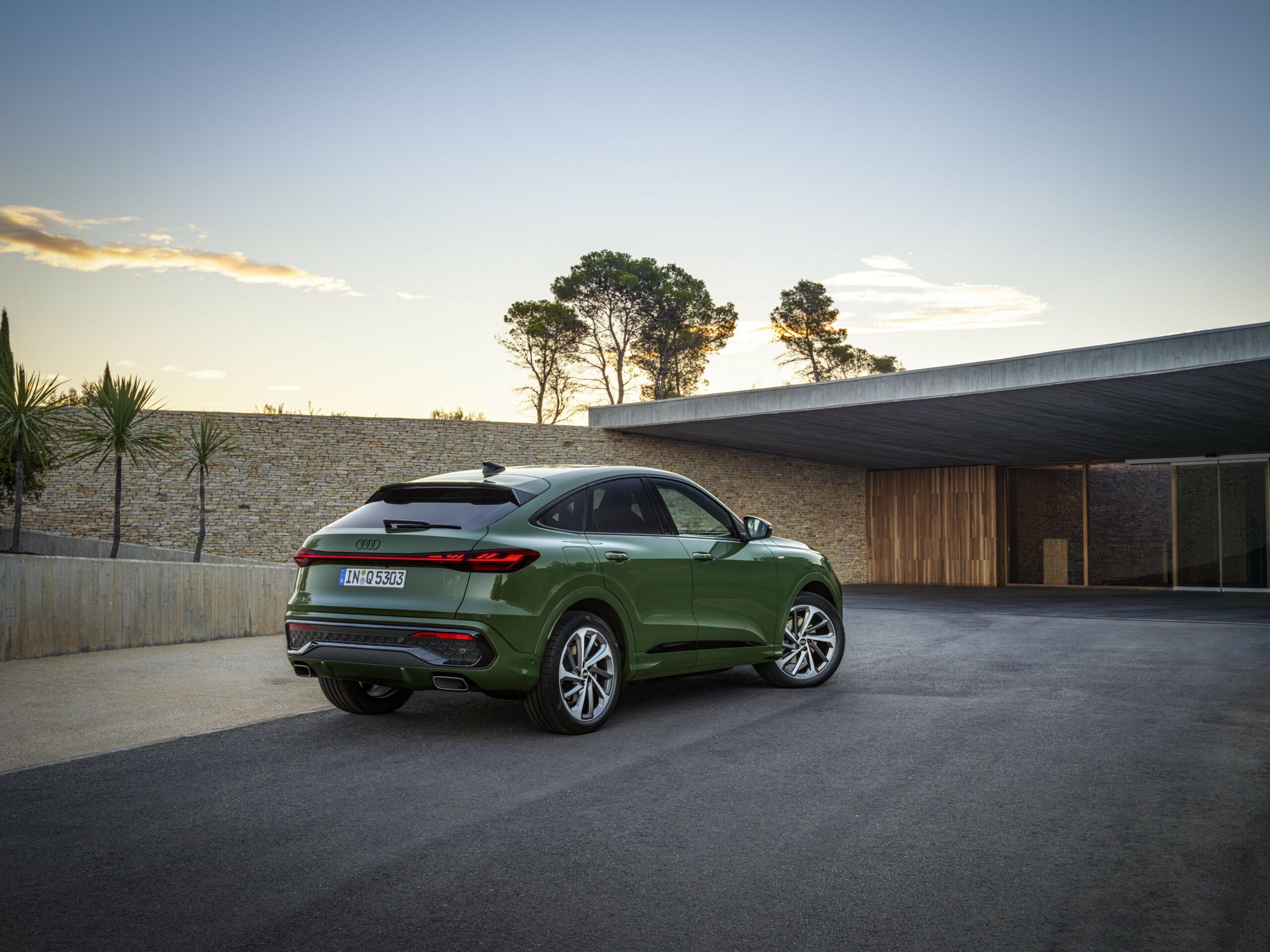 View Photos of the 2025 Audi Q5 Sportback